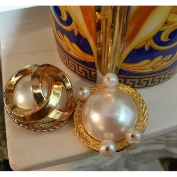 VINTAGE Faux Pearl Gold Clip-On Earrings Statement Bold Classic Mishmatch - Picture 1 of 12